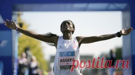 Эфиопская бегунья Ассефа установила мировой рекорд в марафоне. Эфиопская бегунья Тигист Ассефа выиграла Берлинский марафон. Читать далее