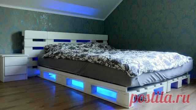 Зачем покупать кровать, если можно ее смастерить из поддонов?