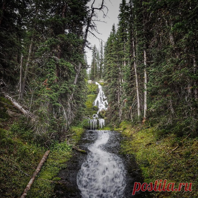 I have no idea what the name of this fall is....there were so many amazing waterfalls on the way up to Hyalite Lake.... #montana #brysoncityoutdoors #hyalitecanyon #sometimesiwander #travel #roadtrip
