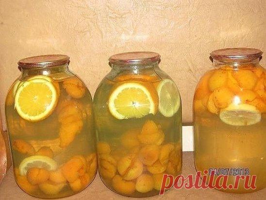 ДОМАШНЯЯ ФАНТА 
На одну 3-х литровую банку нам нужно пол литровая банка чищенных абрикос, 
2-3 кружочка апельсина (по-толще), 
1 кружочек лимона, 
1 стакан сахара. 
Все фрукты сложить в 3-х литровую банку, всыпать сахар и залить кипятком. Закатать. Банки перевернуть и хорошо укутать.