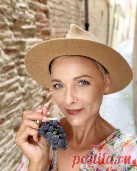 Дарья Повереннова с дочерью и зятем: актриса обнародовала милое семейное фото