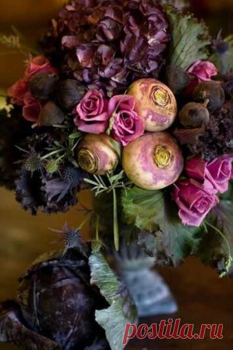 «Ночь гордой поступью царицы
В свои владения вступает.
Пусть сладкий сон тебе приснится,
И все тревоги в нем растают.