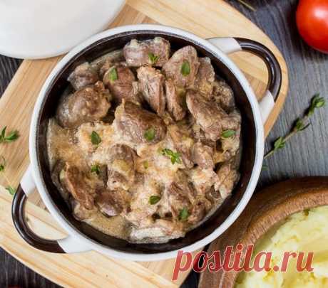 Куриные сердечки в луковом соусе