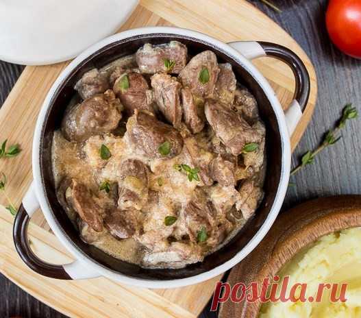 Куриные сердечки в луковом соусе