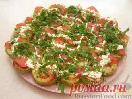 Рецепт: Закуска из кабачков с чесноком и помидорами на RussianFood.com