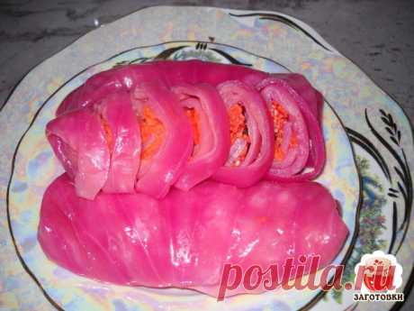 ИЗЫСКАННАЯ ЗАКУСКА ИЗ КВАШЕНОЙ КАПУСТЫ С МОРКОВКОЙ ПО-КОРЕЙСКИ В СВЕКОЛЬНОМ СОКЕ

Продукты:

Капуста белокочанная – 1 шт;
Морковь по-корейски – 1 кг;
Чеснок – 2 головки;
Свекла среднего размера – 1 штука;
Специи – любые по вкусу;
Соль.
Для маринада на 1 литр воды:

Соль 3 ст. ложки;
Сахар 2 столовые ложки;
Лимонная кислота 5 г.
Приготовление:

У кочана капусты вырезать кочерыжку и опустить его в большую кастрюлю с кипящей водой. Отварить капусту в течение 15 мин. Затем кап...