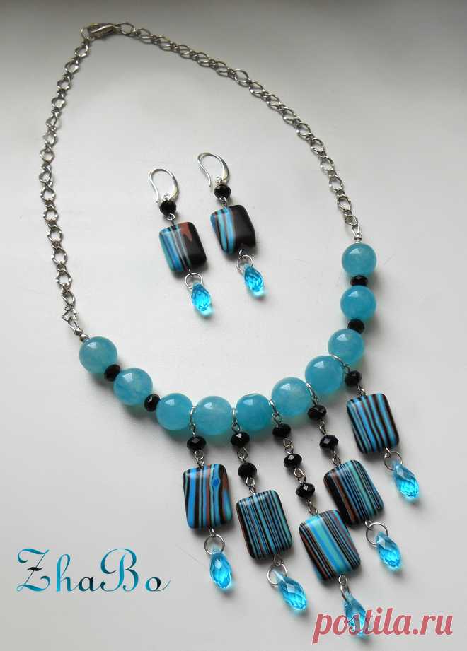 Колье на цепочке с бусинами Агата, синтетическими бусинами, храсталем и кристаллами Swarowski