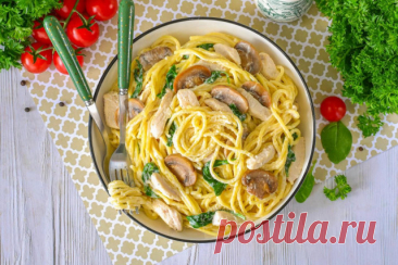 Нежная паста с курицей и шампиньонами в сливочно-сырном соусе - 1000.menu