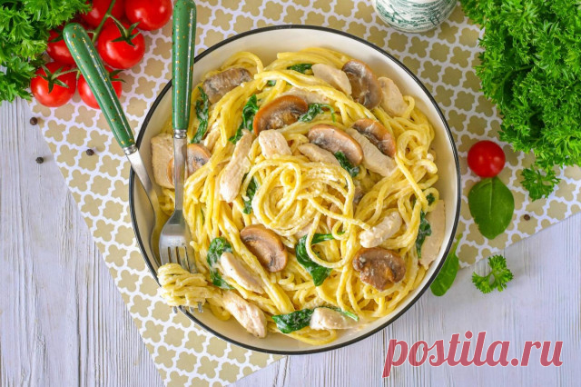 Нежная паста с курицей и шампиньонами в сливочно-сырном соусе - 1000.menu