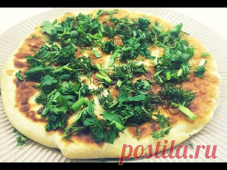 Картофельные лепёшки с сыром и зеленью на сковороде
=Для теста:

- вода теплая 100 мл

- дрожжи сухие 7 г.

- мука 175 г.

- соль 1/2 ч.л.

- сахар 1 ч.л.

- растительное масло 1 ст.л.

Для начинки:

- картофель 400 г.

- сыр 100 г.

- зелень укропа - по вкусу

- сливки 15% - 30 мл

- соль - по вкусу

растительное масло (для жарки) 30 мл
