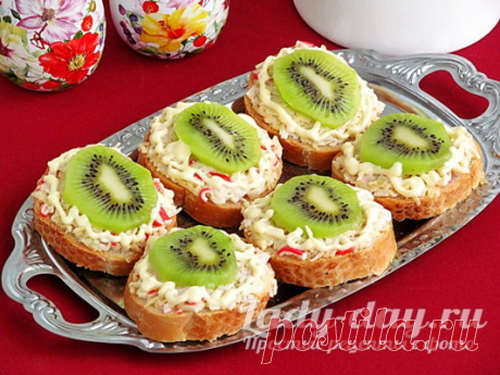 Бутерброды с крабовыми палочками и киви, рецепт