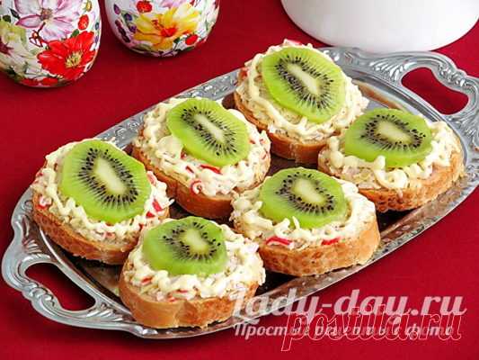 Бутерброды с крабовыми палочками и киви, рецепт