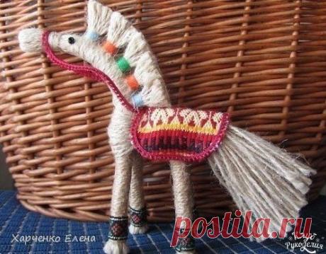 Пони из пряжи детскими руками