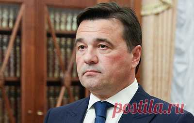 Андрей Воробьев подал документы на выдвижение кандидатом в губернаторы Подмосковья. Их приняли председатель Мособлизбиркома Илья Березкин, заместитель председателя Олег Селекзянов и начальник правового управления избирательной комиссии Московской области Александр Антонов