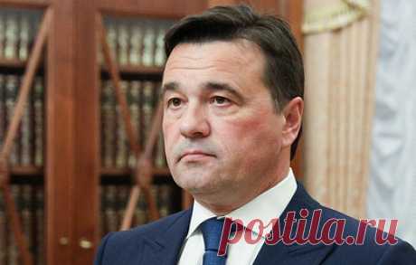 Андрей Воробьев подал документы на выдвижение кандидатом в губернаторы Подмосковья. Их приняли председатель Мособлизбиркома Илья Березкин, заместитель председателя Олег Селекзянов и начальник правового управления избирательной комиссии Московской области Александр Антонов