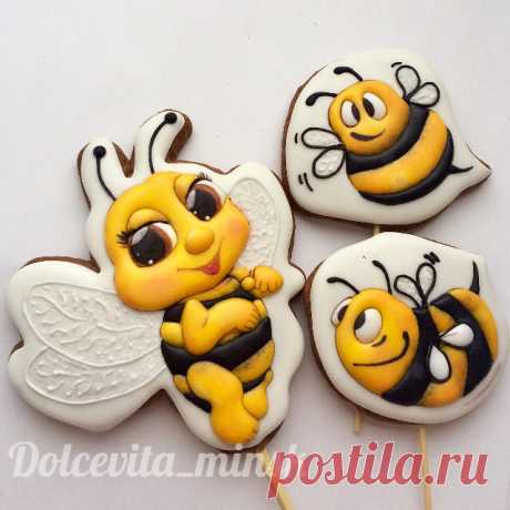 Милые пчелки 🐝🐝🐝 для очаровательного тортика (листайте дальше 😉) от @jul_bakery_minsk #пряникинаденьрождения #пряникинадвагода #пряникизвезды #пряникицветы #пряникидетям #пряникисмультгероями #пряникидетям #пряникитопперынатортик #пряникинатортик #пряникидлядевочки #пряникинаденьрождения #пряникидлямальчика #пряникинаденьрождения #пряникисладкие #пряникиароматные #пряникимедовоимбирные #пряниксладкийподарок #пряникоригинальныйподарок #пряникинаденьрождения #пряникинапр...