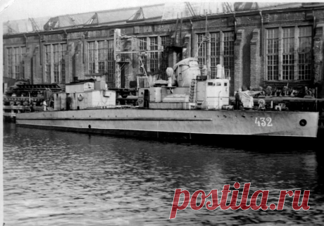 УТК(пр. 234) — универсальный турбинный катер ставший долгостроем