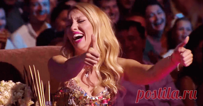 Хитрая старушка на одесском пляже порвала зал в клочья. Полякова плакала от смеха! | В темпі життя Хитрая старушка на одесском пляже порвала зал в клочья. Полякова плакала от смеха