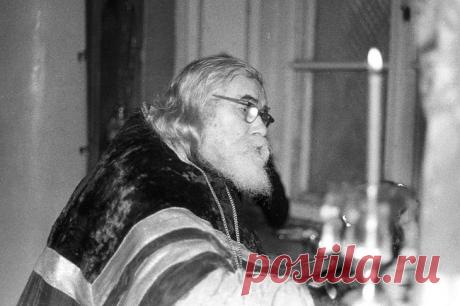 Об Архимандрите Иоанне (Крестьянкине): «Верь в Промысл Божий и рассуждай с советом» Диакон Георгий Малков.Архимандрит Иоанн (Крестьянкин)Впервые отца Иоанна я увидел в монастыре и услышал его живые, яркие проповеди году в 1968-м. Он сразу произвел на меня впечатление человека одновре...