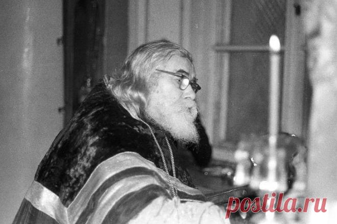 Об Архимандрите Иоанне (Крестьянкине): «Верь в Промысл Божий и рассуждай с советом» Диакон Георгий Малков.Архимандрит Иоанн (Крестьянкин)Впервые отца Иоанна я увидел в монастыре и услышал его живые, яркие проповеди году в 1968-м. Он сразу произвел на меня впечатление человека одновре...