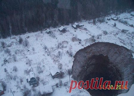 «Уралкалий» выложил фотографии гигантской воронки в Соликамске