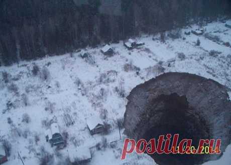 «Уралкалий» выложил фотографии гигантской воронки в Соликамске