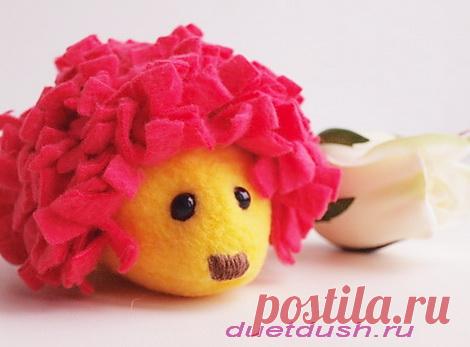 Как сшить простую развивающую игрушку своими руками. Как сделать ежика из флиса - мастер-класс | Дуэт душ