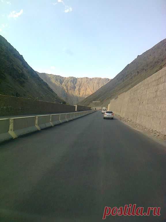 Дорога с Иссык-Куля. Автор фото Айнагуль Сабирова.