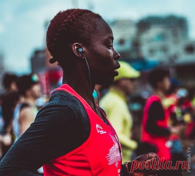 Простые люди на улицах Сеула Фотограф Тай Гилсон делает фотографии простых уличных сцен в Сеуле (Южная Корея). Вот несколько интересных фотографий, которые сделал Тай, бродя по улицам