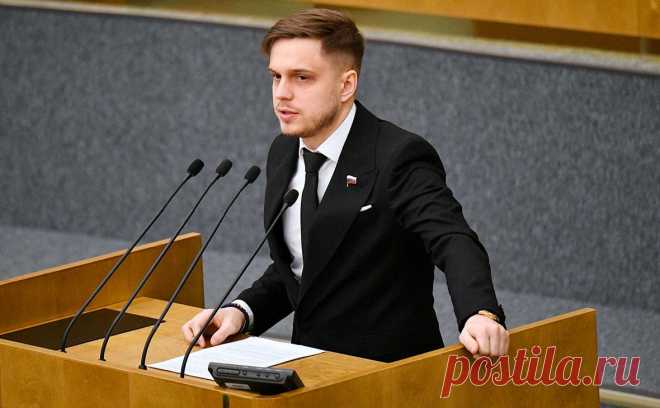 В Госдуме назвали утопией идею запретить звонки через WhatsApp и Telegram. Запрет звонков в иностранных мессенджерах приведет к возмущению граждан и поиску ими способов обхода блокировок, что может ограничить усилия по борьбе с кибермошенниками, считает Ткачев. Такую инициативу он считает утопией
