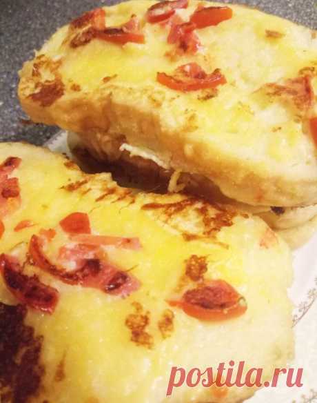 Молочные гренки с сыром и помидорами