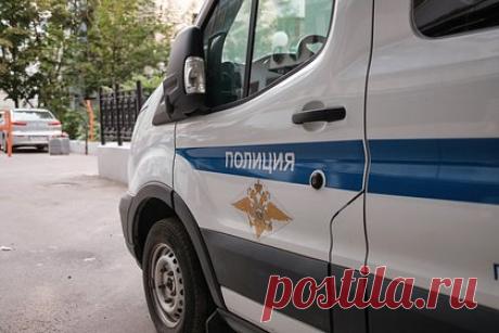 Мужчина с пистолетом угрожал женщине около российского детского сада