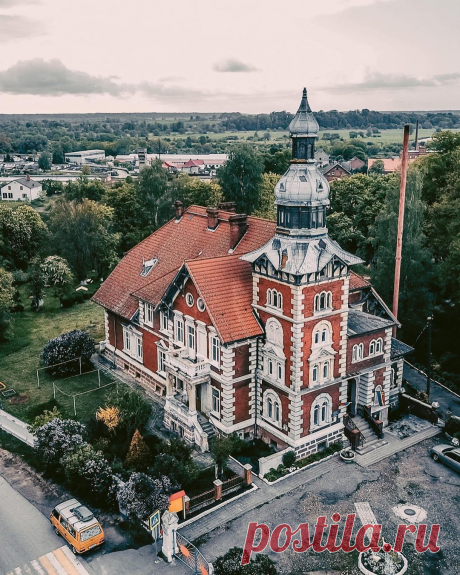 Великолепная вилла Брандеса в Черняховске, Калининградская область (Инстербург).
Автор: peps39