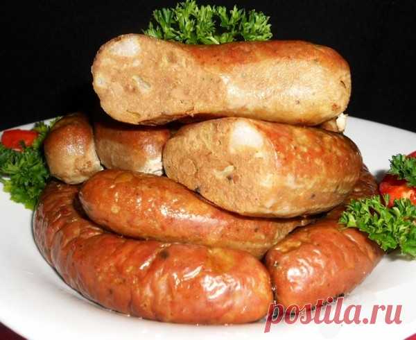 Домашняя печеночная колбаса

Сделав дома эту вкуснятину вы обязательно задумаетесь: а из чего же тогда делают магазинную колбасу?)

Ингредиенты:
Печень говяжья — 500 г (можно куриную)
Сало — 500 г
Чеснок — 3 зуб. (можно так же добавить лук)
Мука — 1.5 ст. (200 мл)
Крахмал — 0.5 ст. (200 мл)
Яйцо — 4 шт.
Соль — по вкусу
Смесь перцев — по вкусу
Сметана — 2 ст.л. по желанию

Приготовление:

С сала срезать шкурку и разделить его на 2 части. Одну отправить в морозилку, чтобы чу...