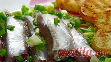 Невероятно вкусная и полезная маринованная мойва 

Такой вкуснятины вы еще не ели!



 

Ингредиенты:
600 г мойвы
Для маринада:400 мл воды;2 ч л соли;1 ч л без горки сахара;2-3 лаврового листа;3 гвоздики;10 горошин черного перца;0,5 ч л 70% уксуса.1…