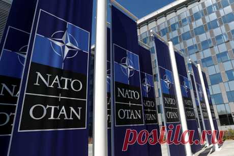 США заявили о решимости защитить Украину от агрессии. Постоянный представитель США при НАТО Джулиан Смит заявила о решимости альянса защищать Украину от агрессии. Она также сообщила, что НАТО продолжит открытый диалог с Россией. Ранее первый замгоссекретаря США Уэнди Шерман заявила, что у каждой страны есть право выбирать свой путь.
