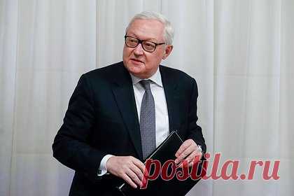 В МИД прокомментировали смещение Маккарти с поста спикера Конгресса США. Замглавы МИД РФ Сергей Рябков прокомментировал смещение Кевина Маккарти с поста спикера Палаты представителей Конгресса США. На полях VI Международного форума «Россия и Ибероамерика в турбулентном мире: история и современность» Рябков заявил «Ленте.ру», что Россия не дает никаких оценок кадровым решениям Вашингтона.