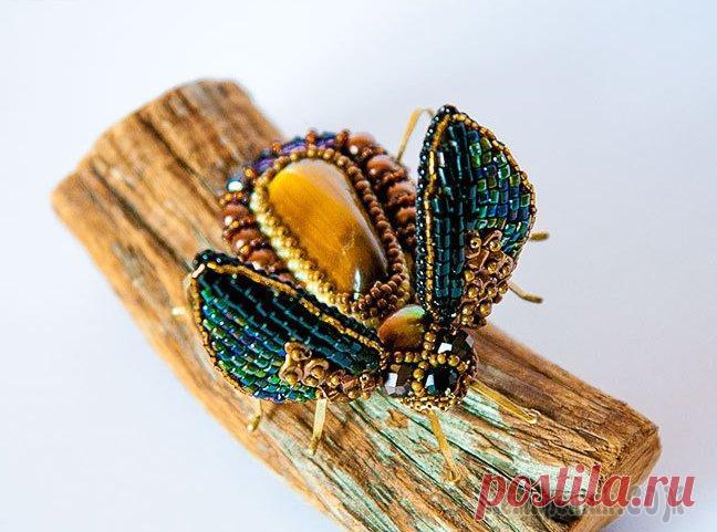 Очаровательный жучок с подвижными крылышками: делаем оригинальную брошь