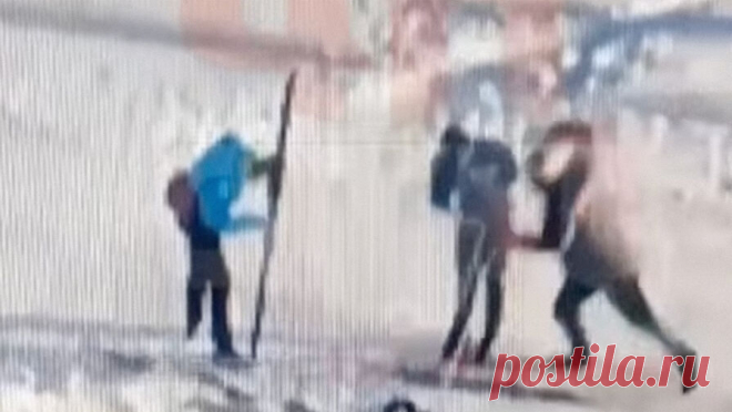На Урале лыжник ударил школьника на спортивных соревнованиях. В Златоусте полицейские задержали мужчину, который ударил школьника за то, что тот не уступил ему лыжню. Об этом сообщили в пресс-службе ГУ МВД по Челябинской области. Инцидент произошел 16 декабря на соревнованиях на стадионе им. ...