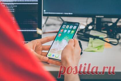 В пользе главной функции iPhone 13 усомнились. Функцию повышенной частоты отображения картинки получит только один аппарат серии iPhone 13. Источники рассказали, что только смартфон iPhone 13 Pro Max выйдет с экраном, который будет поддерживать работу на частоте 120 герц. Базовые модели и iPhone 13 Pro смогут работать только с частотой 60 герц.