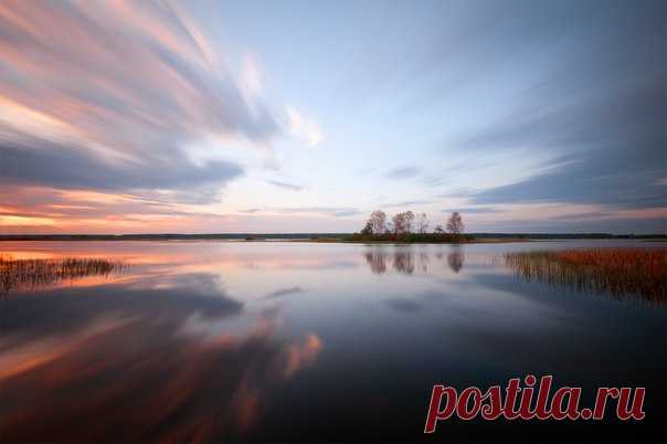 «Словно из меди рыжий закат». Автор фото — Владимир Романский: nat-geo.ru/photo/user/299242/