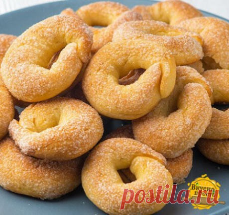 Печенье "Торкетти"  
 Ингредиенты:
125 г сливочного масла или маргарина
2-3 ст.л. сахара
250 г муки
60 мл светлого пива (можно заменить газированной водой)
коричневый сахар для обваливания печенья