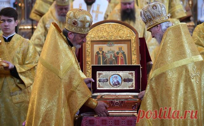 Мощи князя Владимира в День крещения Руси перенесут к памятнику у Кремля. В этом году отмечается 1035 лет крещения Руси. 28 июля патриарх проведет литургию и возглавит крестный ход с мощами князя Владимира Крестителя к его монументу на Боровицкой площади, где приложиться к ним смогут все желающие