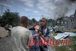 Удар по Станице Последствия военных действий в Луганской областиФото: Станислав Красильников / ИТАР-ТАССУкраинские летчики нанесли ракетный удар по домам мирных жителей. Разрушена улица - строения просто сметены с лица Земли. Погибли целые семьи.