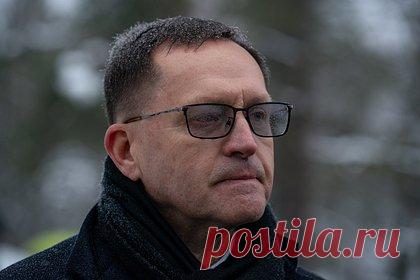 Латвия попросила посла России покинуть республику. Власти Латвии попросили посла России Михаила Ванина покинуть республику до 24 февраля, сообщили в МИД страны. В свою очередь, и латвийский посол покинет Россию до той же даты. Ранее на аналогичную меру пошли эстонские власти, предписав послу России Владимиру Липаеву покинуть территорию страны.