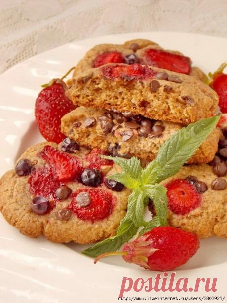 Чудесное летнее печенье с клубникой и шоколадом