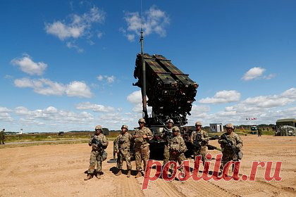 В США сообщили о прибытии украинских военных для обучения на ЗРК Patriot. Самолет с сотней военных Вооруженных сил Украины (ВСУ) прибыл в Оклахому для прохождения обучения на ЗРК Patriot. О прибытии украинских военнослужащих в США сообщила журналистка телеканала Fox News в Twitter. Ранее Пентагон подтвердил намерения начать их обучение с 16 января.