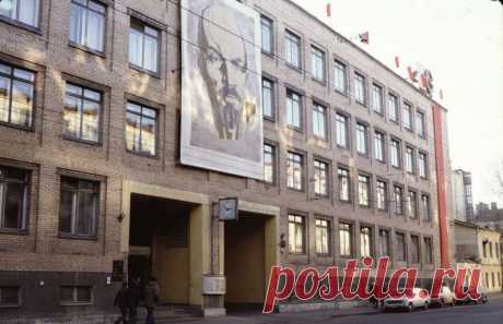 Курская улица.
Проходная завода &quot;Союз&quot;.
1981 г.