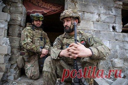 В России отреагировали на заявление Южной Кореи о поставках оружия Украине. Заявление Южной Кореи о возможных поставках оружия Украине сделано под давлением США, убежден председатель комитета Совета Федерации по международным делам Григорий Карасин. Так в беседе с «Лентой.ру» сенатор отреагировал на заявление президента страны Юн Сок Ель о военной помощи Киеву.