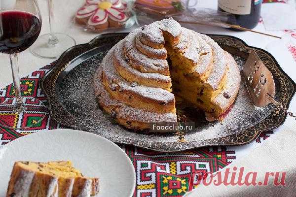 Русский пасхальный пирог — кулич. Удивительный и необычный кулич выпекается в форме пирамиды, символизирующей место распятия Христа — Голгофу.